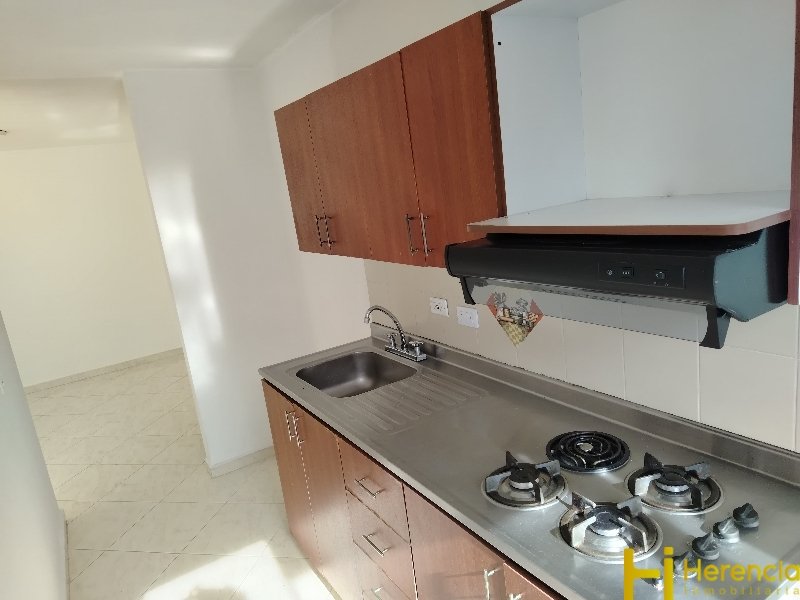 Apartamento en arriendo en Laureles, Medellín · foto 2 de 24
