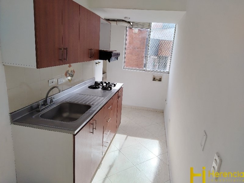 Apartamento en arriendo en Laureles, Medellín · foto 3 de 24
