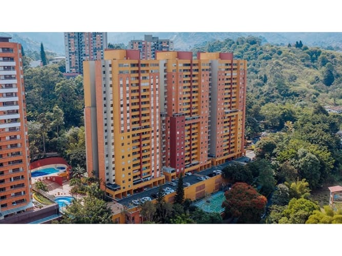 Apartamento de 3 alcobas en venta en La Castellana, Medellín, 125 m² · foto 2 de 18