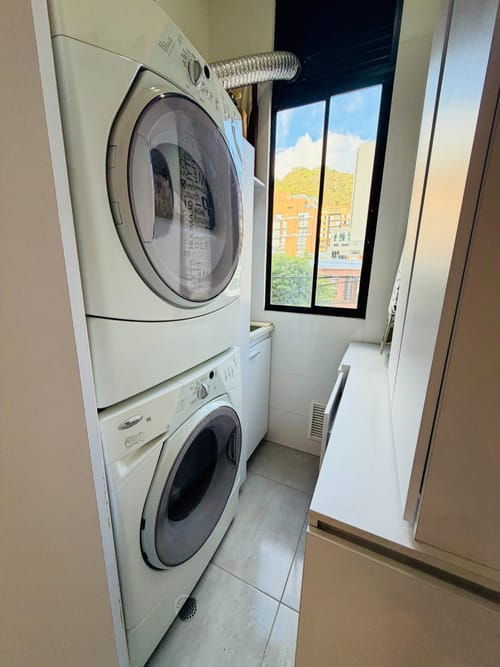 Apartamento de 2 alcobas en venta en Santa Barbara, Bogotá, 99 m² · foto 13 de 16