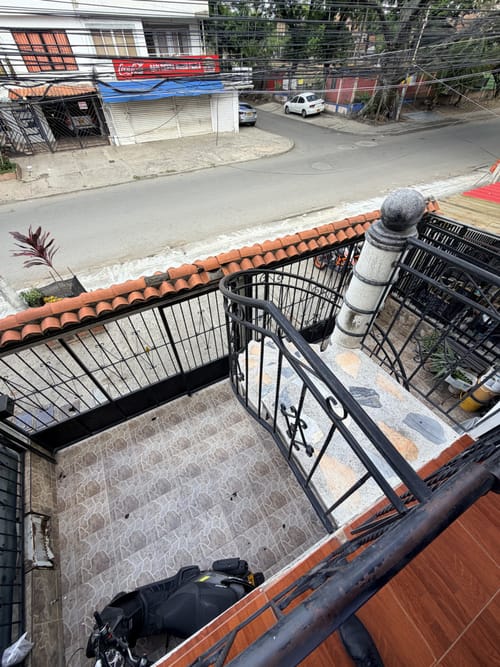 Casa de 7 alcobas en venta en El Jardin, Cali, 230 m² · foto 2 de 21