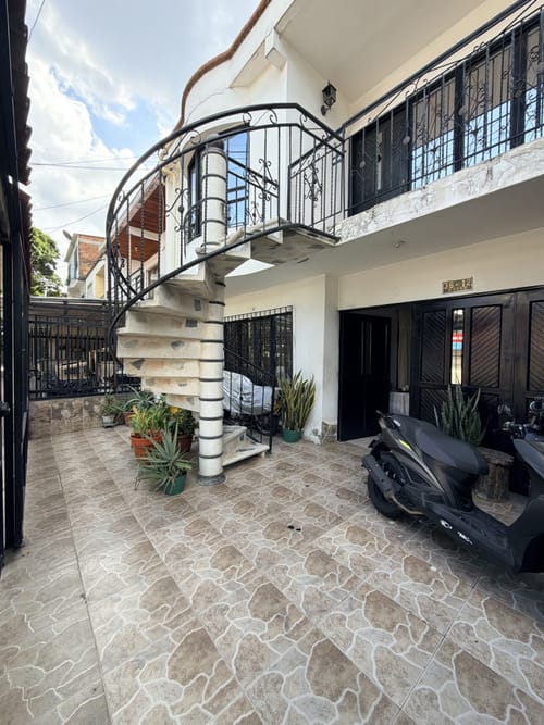 Casa de 7 alcobas en venta en El Jardin, Cali, 230 m² · foto 3 de 21