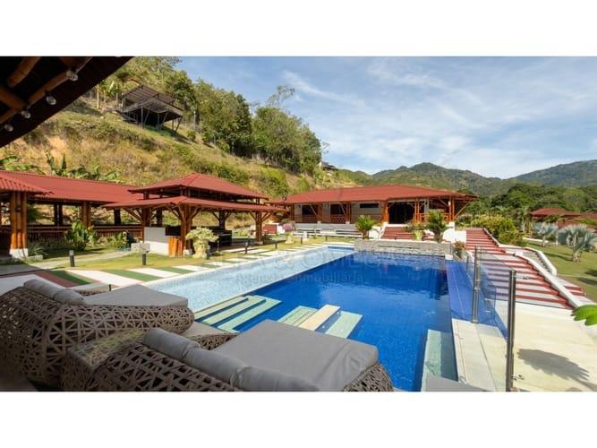 Casa de 7 alcobas en venta en El Totumo, Ibagué, 2000 m² · foto 2 de 24