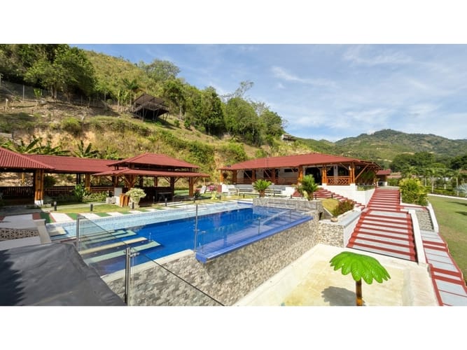 Casa de 7 alcobas en venta en El Totumo, Ibagué, 2000 m² · foto 3 de 24