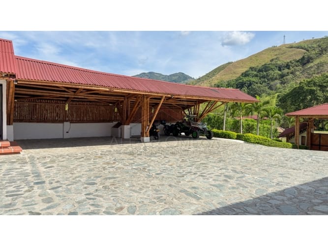 Casa de 7 alcobas en venta en El Totumo, Ibagué, 2000 m² · foto 5 de 24