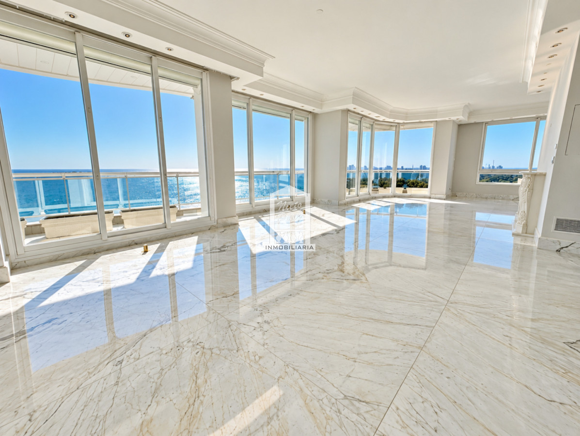 Impactante penthouse dúplex con pileta propia. 670 m2, 4 garajes
