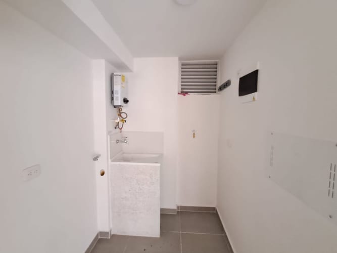 Apartamento de 2 alcobas en venta en Las Antillas, Envigado, 61 m² · foto 9 de 20