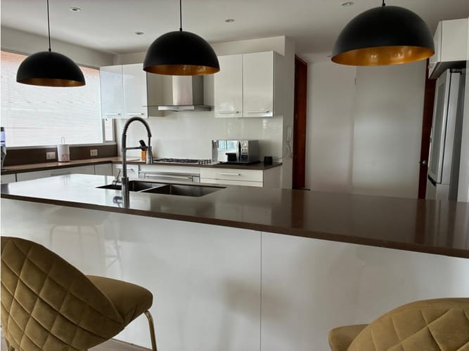 Apartamento de 3 alcobas en venta en Los Rosales, Bogotá, 211 m² · foto 9 de 24