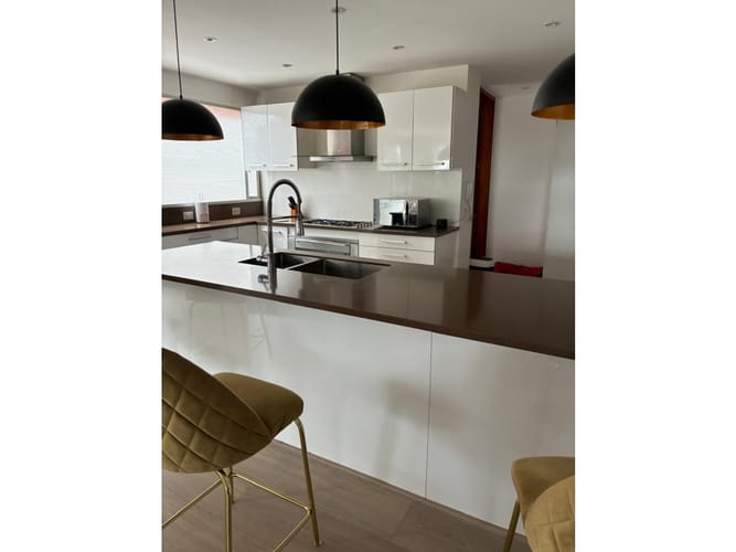 Apartamento de 3 alcobas en venta en Los Rosales, Bogotá, 211 m² · foto 10 de 24