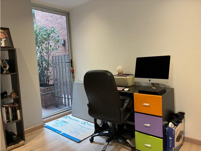 Apartamento de 3 alcobas en venta en Los Rosales, Bogotá, 211 m² · foto 14 de 24