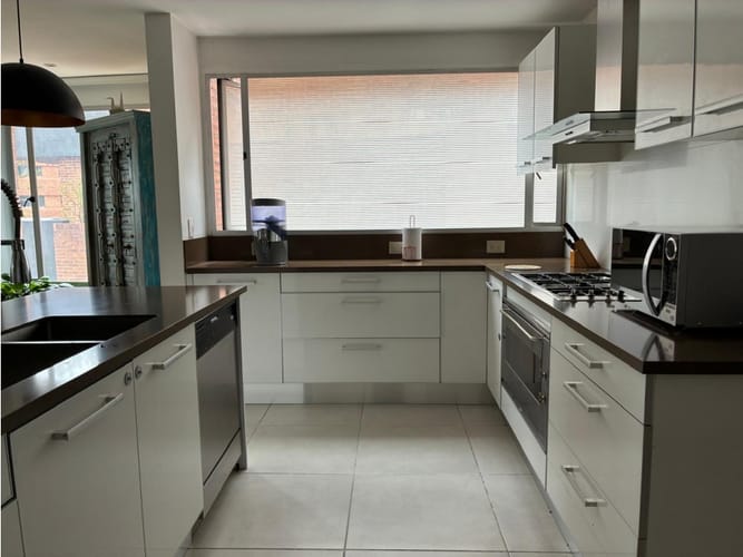 Apartamento de 3 alcobas en venta en Los Rosales, Bogotá, 211 m² · foto 18 de 24