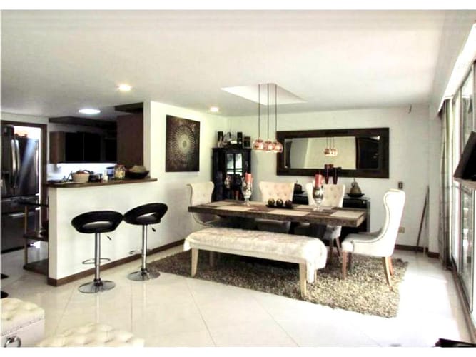 Casa de 4 alcobas en venta en Loma De La Doctora, Sabaneta, 300 m² · foto 2 de 14