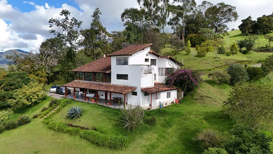 Casa de 4 alcobas en venta en La Ceja, 600 m² · foto 2 de 20