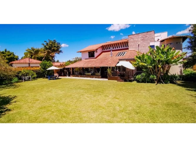Casa de 4 alcobas en venta en Llano Grande, Rionegro, 430 m² · foto 2 de 22