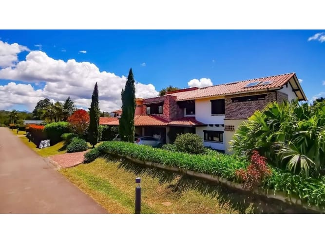 Casa de 4 alcobas en venta en Llano Grande, Rionegro, 430 m² · foto 3 de 22