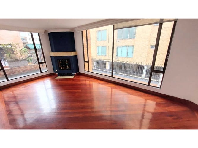 Apartamento de 2 alcobas en venta en Chico, Bogotá, 70 m² · foto 2 de 24