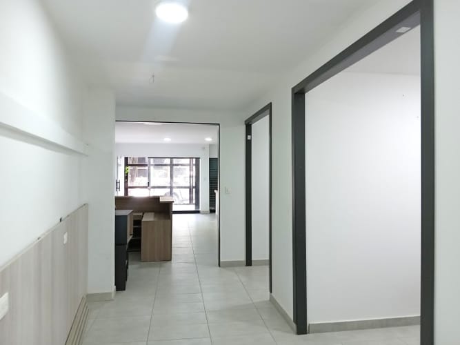 Edificio en arriendo en Cristales, Cali, 200 m² · foto 2 de 23