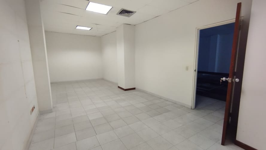 Oficina en arriendo en Calima, Cali, 400 m² · foto 7 de 19