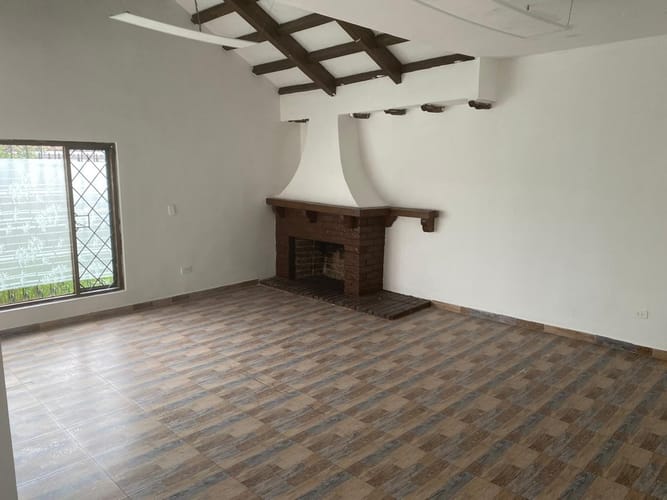 Casa de 4 alcobas en venta en El Batán, Bogotá, 260 m² · foto 2 de 24