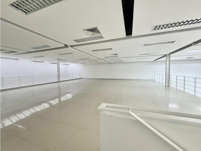 Local en arriendo en El Bosque, Cali, 450 m² · foto 3 de 12