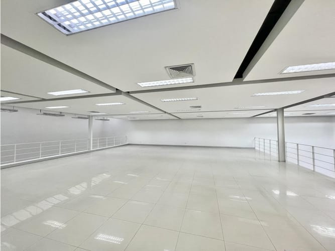 Local en arriendo en El Bosque, Cali, 450 m² · foto 6 de 12