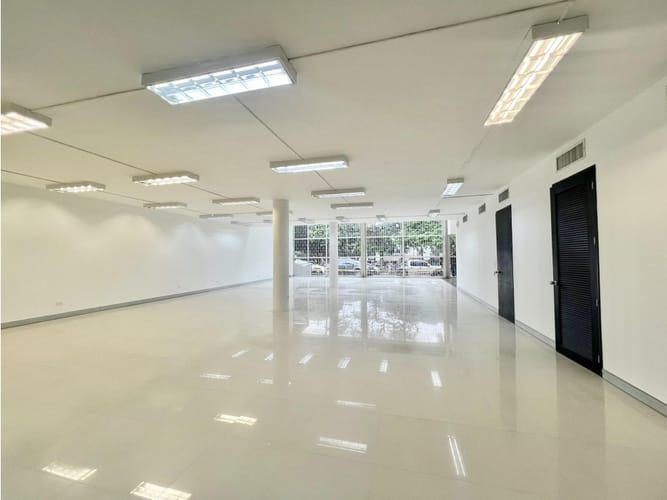 Local en arriendo en El Bosque, Cali, 450 m² · foto 8 de 12
