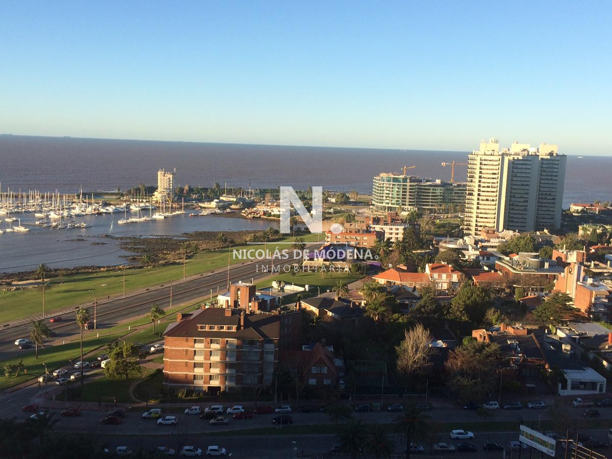 Apartamento en venta en Puerto Buceo