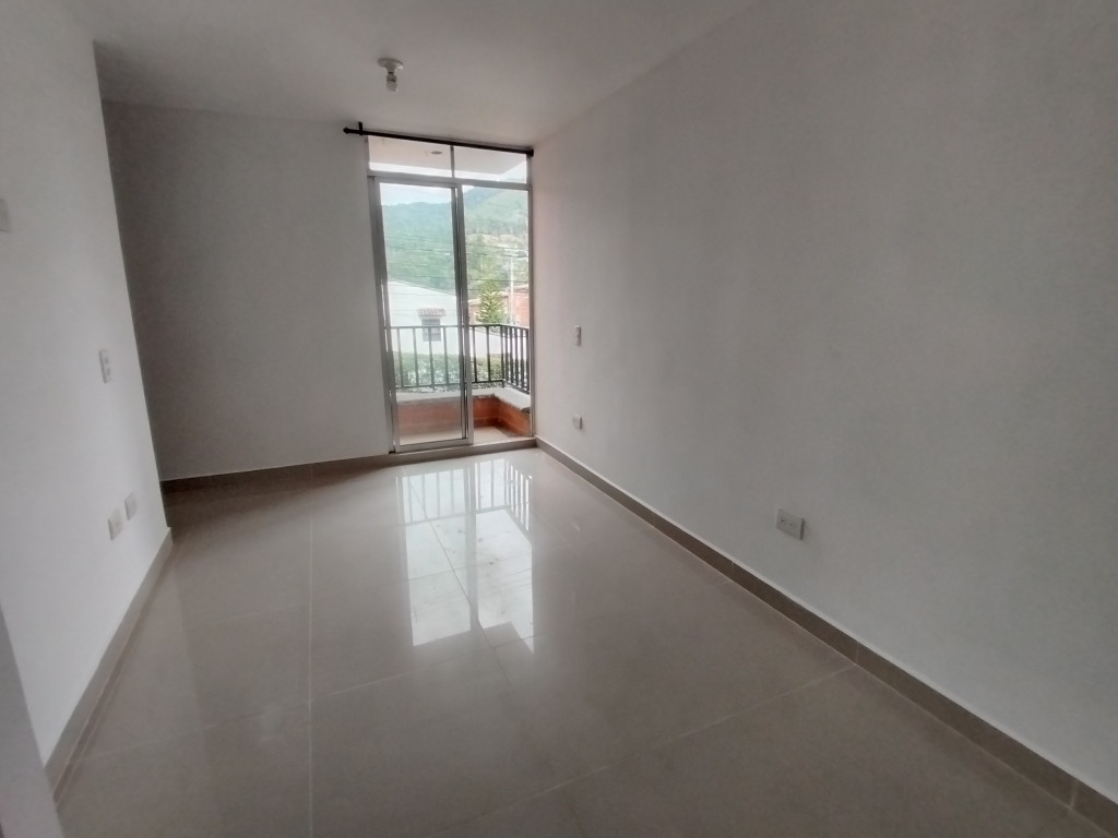 Apartamento en arriendo en El Retiro · foto 3 de 11