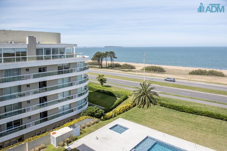 Vende departamento de 2 dormitorios en Playa Mansa, Punta del Este · Foto 8