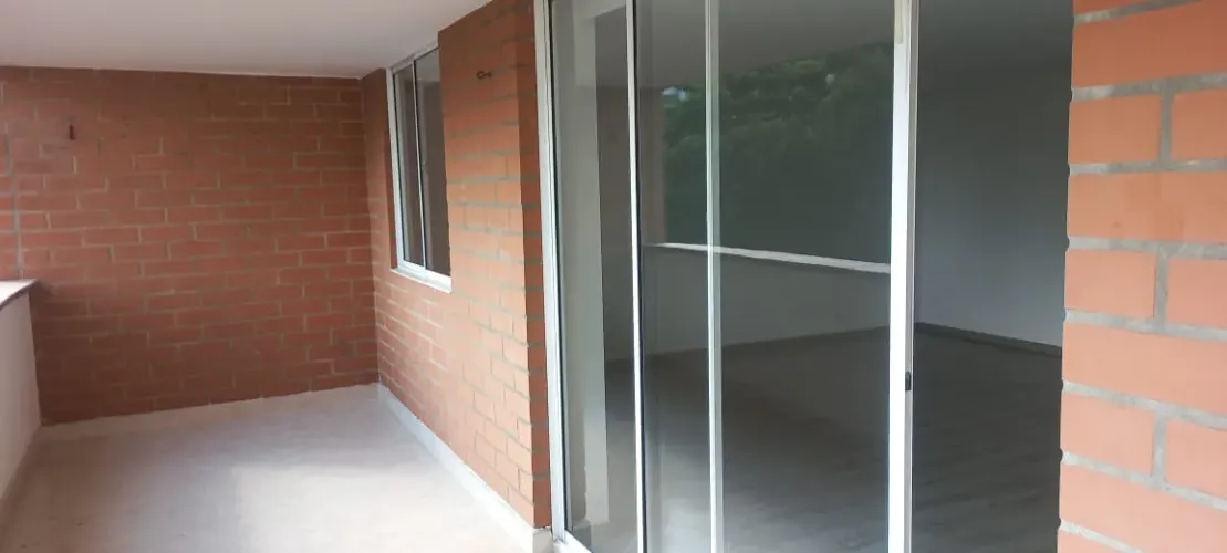 Apartamento de 4 alcobas en venta en Loma Del Escobero, Envigado, 290 m² · foto 2 de 24
