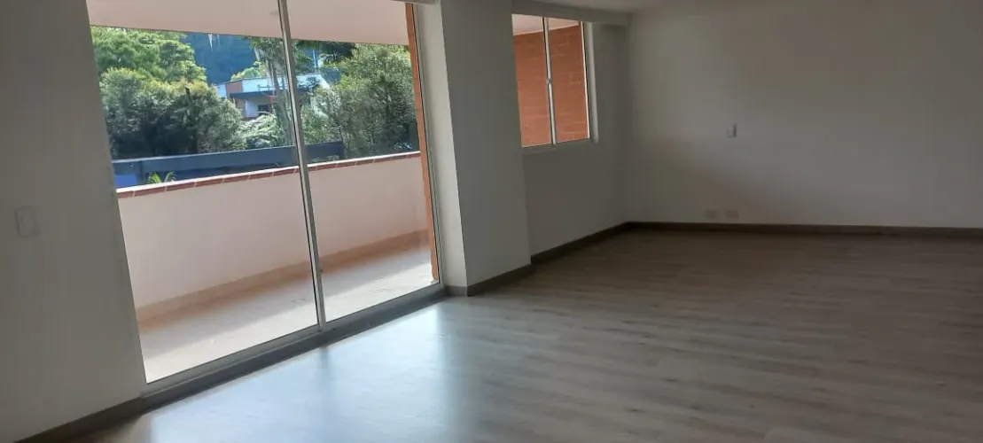 Apartamento de 4 alcobas en venta en Loma Del Escobero, Envigado, 290 m² · foto 23 de 24
