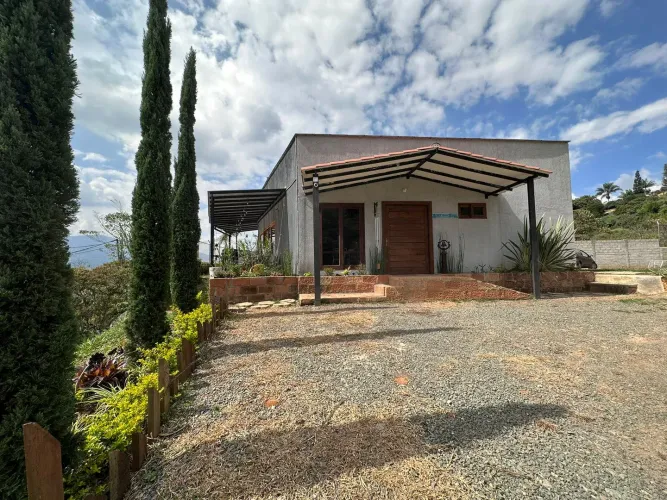 Casa de 3 alcobas en venta en Las Lomitas, Sabaneta · foto 2 de 24