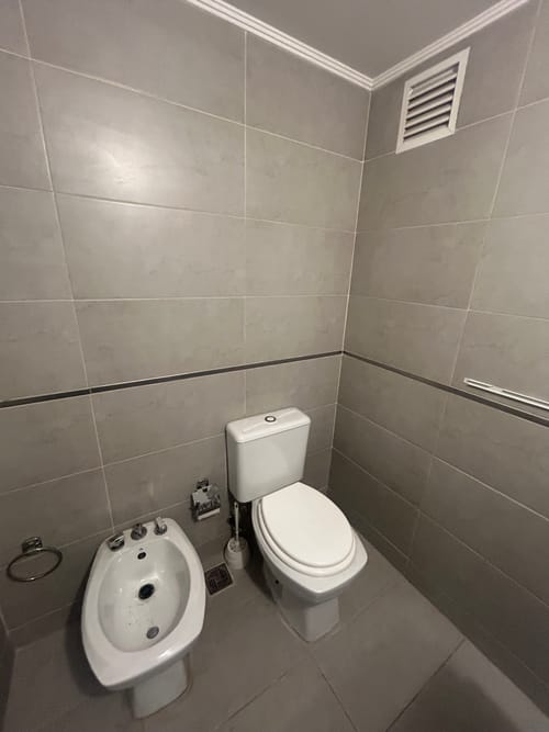 ALQUILER DE OFICINA EN IMPERIUM BUILDING – CIUDAD VIEJA · Foto 2