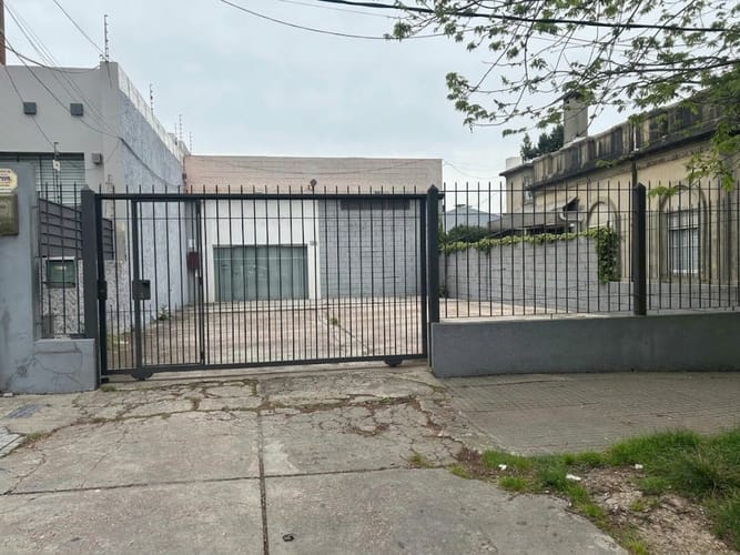 Galpón en alquiler de 450m2 ubicado en Buceo · Foto 1