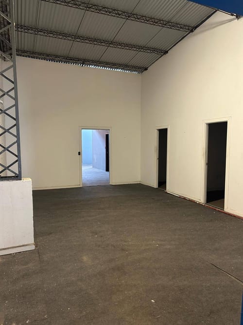 Galpón en alquiler de 450m2 ubicado en Buceo · Foto 5