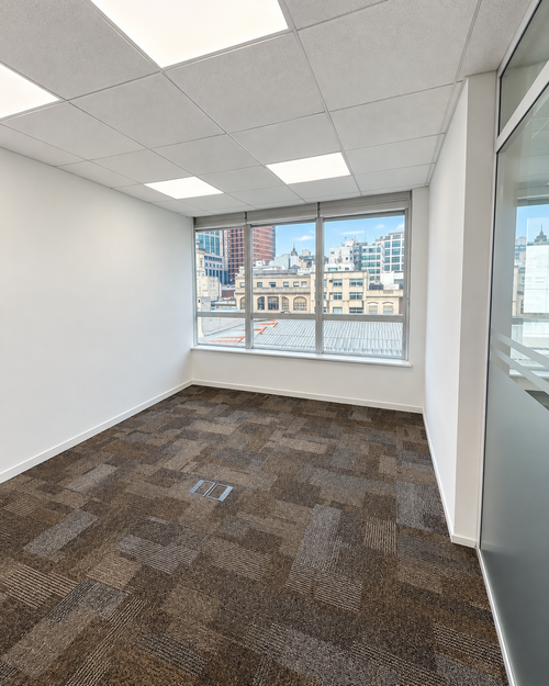 ALQUILER OFICINA EN IMPERIUM BUILDING – CIUDAD VIEJA · Photo 8