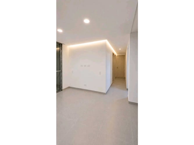 Apartamento de 3 alcobas en venta en Loma De San Jose, Sabaneta, 69 m² · foto 2 de 16