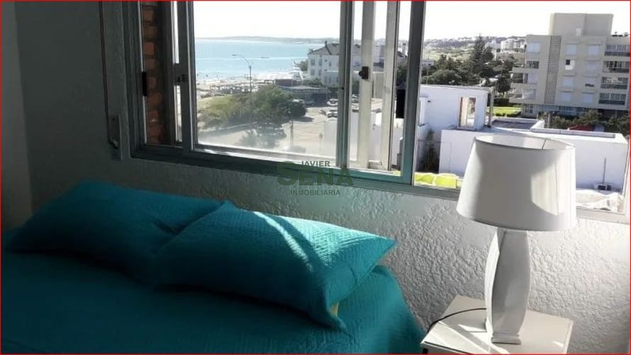 Alquiler de apartamento en la Mansa, 2 dormnitorios, baño, buena vista a la bahia. · Foto 3