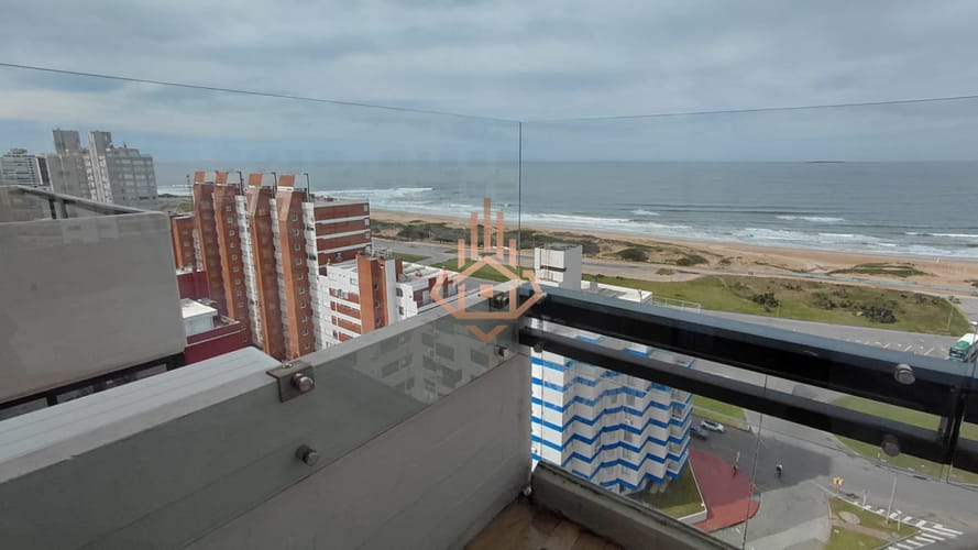 Apartamento PENTHOUSE en Alquiler Anual · Foto 3