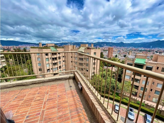 Apartamento de 3 alcobas en venta en Cerros De Suba, Bogotá, 192 m² · foto 2 de 24