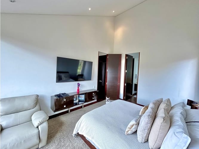 Apartamento de 3 alcobas en venta en Cerros De Suba, Bogotá, 192 m² · foto 11 de 24
