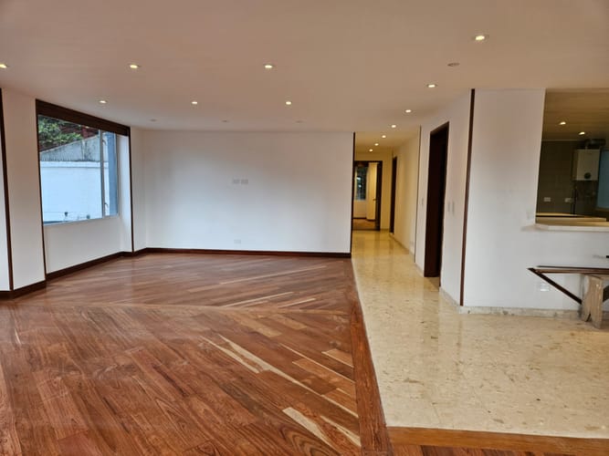 Apartamento de 4 alcobas en venta en Chico, Bogotá, 220 m² · foto 3 de 20