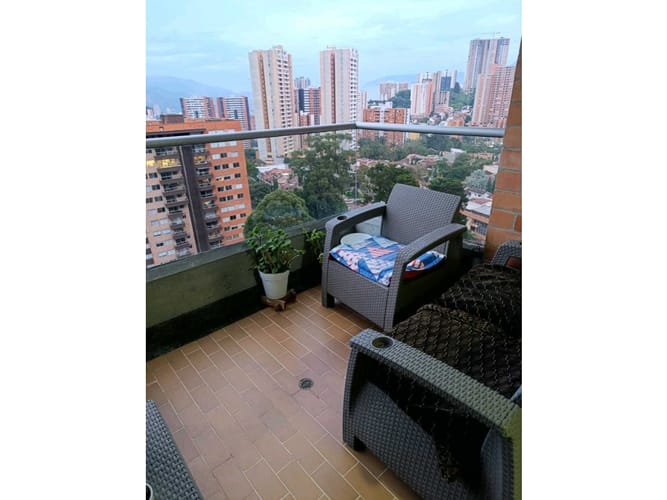 Apartamento de 3 alcobas en venta en Loma De San Jose, Sabaneta, 85 m² · foto 2 de 11