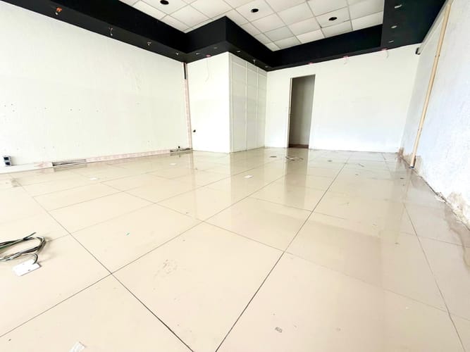 Local Comercial en Alquiler · Photo 3