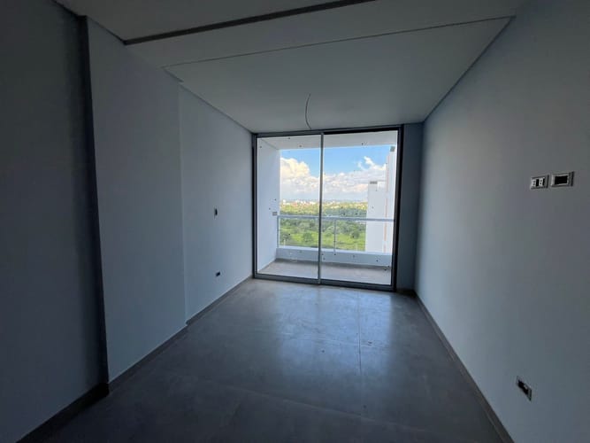 EXCLUSIVO DEPARTAMENTO A ESTRENAR: 2 DORMITORIOS, BALCÓN Y COCHERA. UBICACIÓN PREMIUM EN NUEVO EDIFICIO DIAGONAL 74 – KM 8. INVERSIÓN CON RENTA ASEGURADA. - foto 5