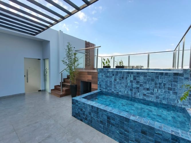 EXCLUSIVO DEPARTAMENTO A ESTRENAR: 2 DORMITORIOS, BALCÓN Y COCHERA. UBICACIÓN PREMIUM EN NUEVO EDIFICIO DIAGONAL 74 – KM 8. INVERSIÓN CON RENTA ASEGURADA. - foto 2