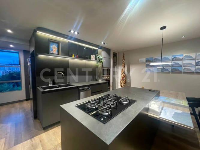 Apartamento de 3 alcobas en venta en El Poblado, Medellín, 135 m² · foto 2 de 22