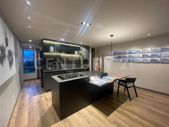 Apartamento de 3 alcobas en venta en El Poblado, Medellín, 135 m² · foto 4 de 22
