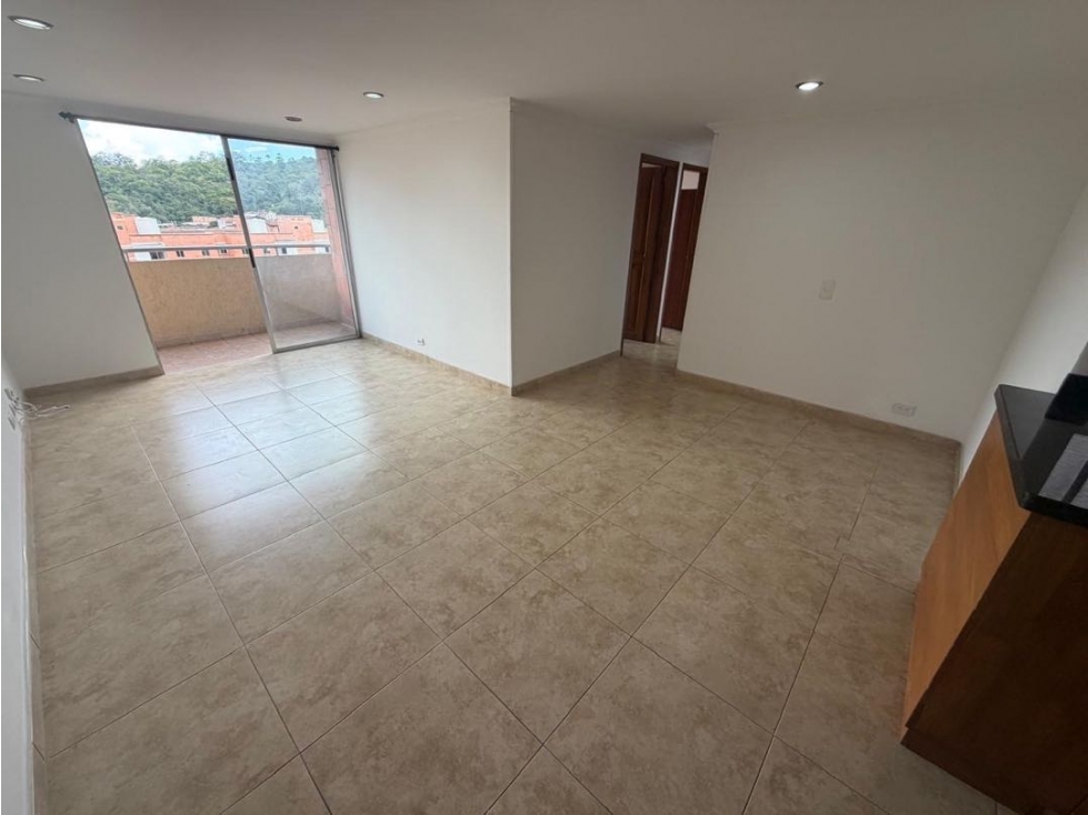 Apartamento en arriendo en Los Colores, Medellín · foto 4 de 14