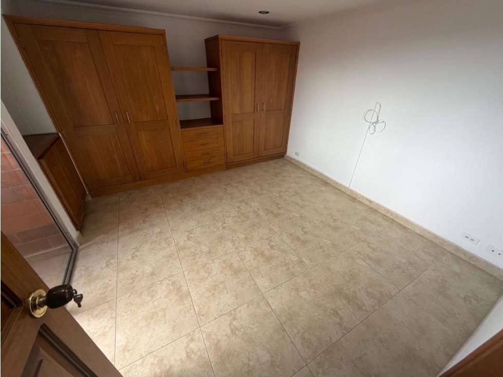 Apartamento en arriendo en Los Colores, Medellín · foto 9 de 14